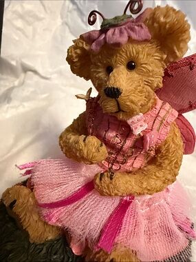 2008 Boyds Bears Pink Butterfly Kisses Bear Figurine. Dressed in pink. Beautiful